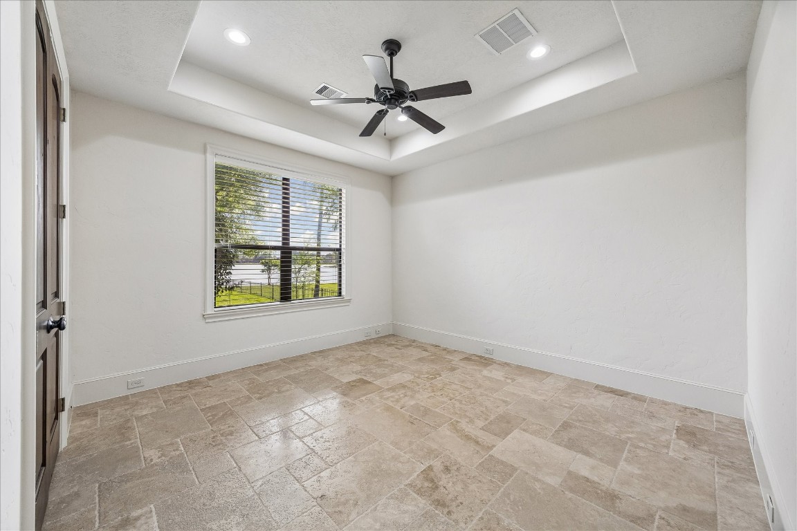 5402 White Birch Run Spring, TX 77386 - Photo 26 of 43 en empty room with windows and ceiling fan
