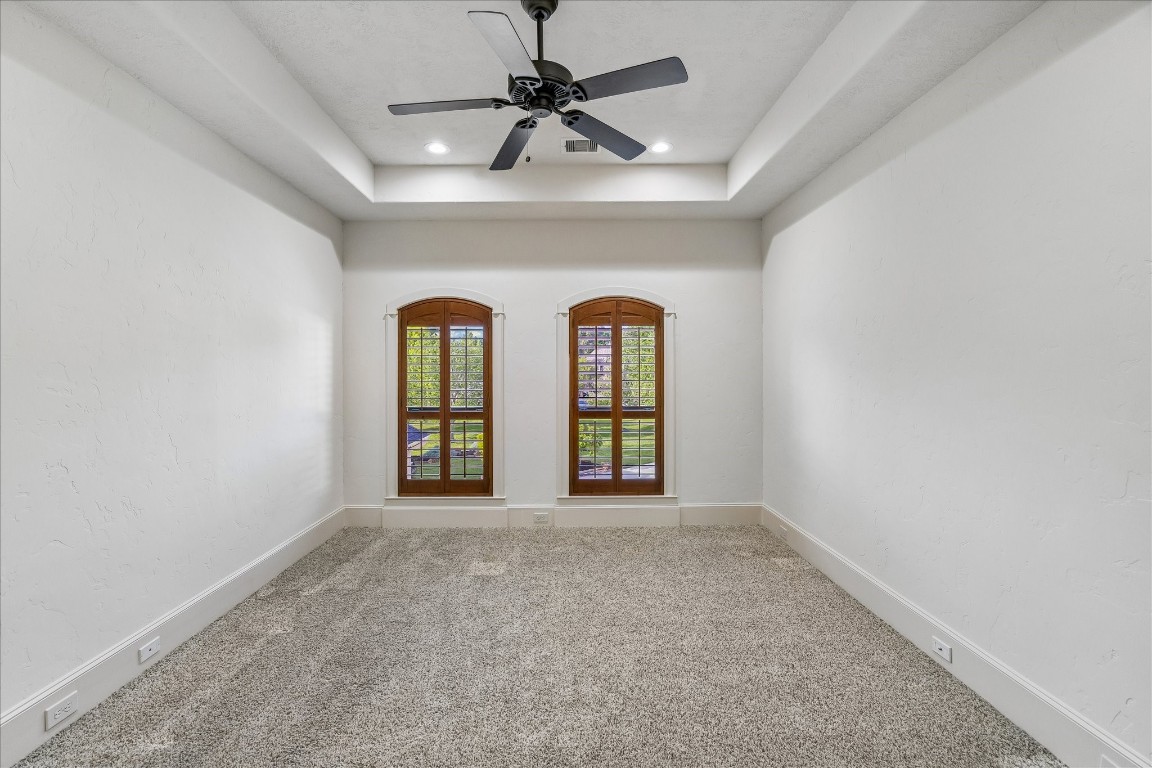 5402 White Birch Run Spring, TX 77386 - Photo 30 of 43 an empty room with windows and ceiling fan