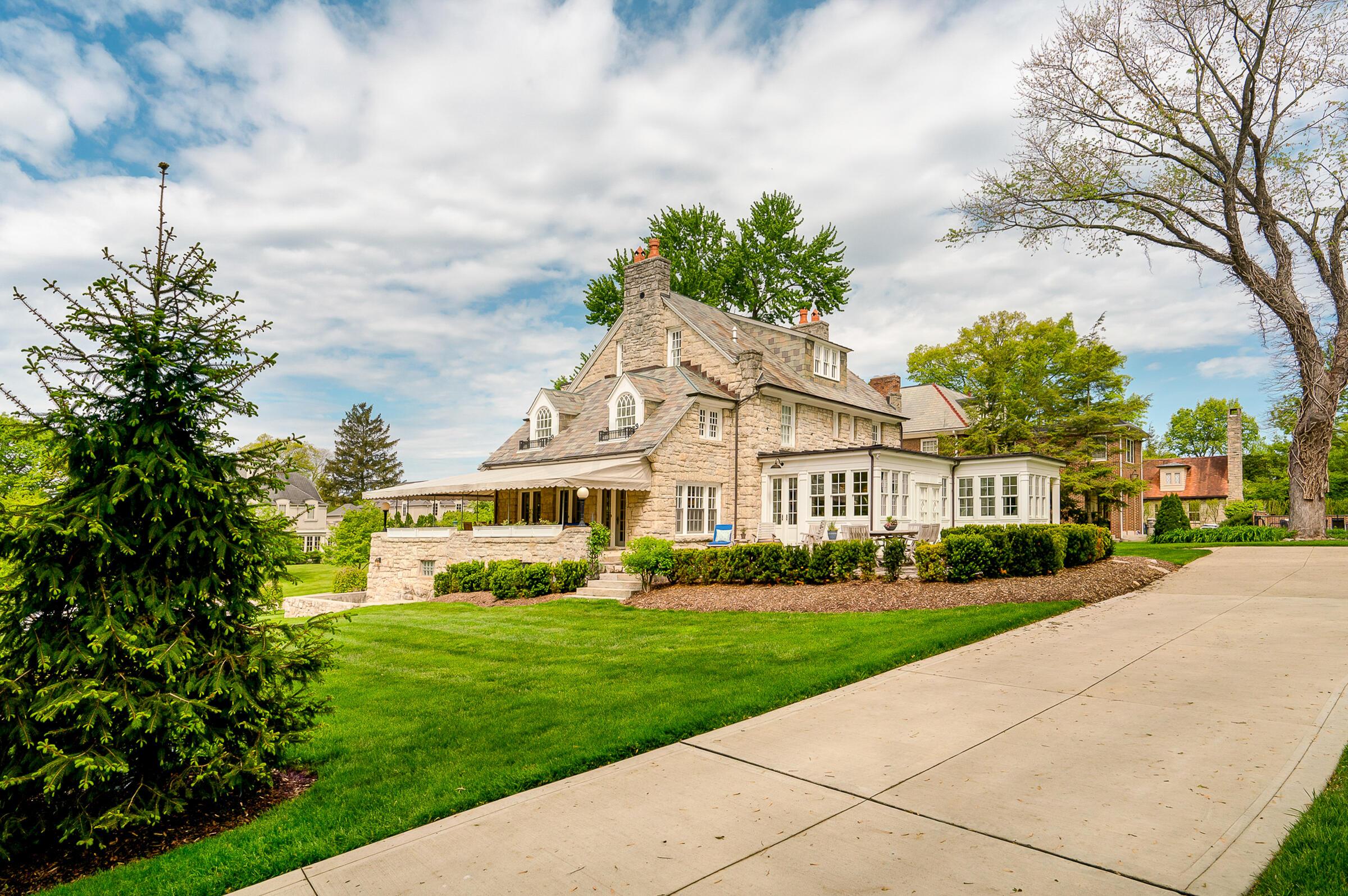 2074 Yorkshire Road Upper Arlington, OH 43221 - Photo 4 of 50