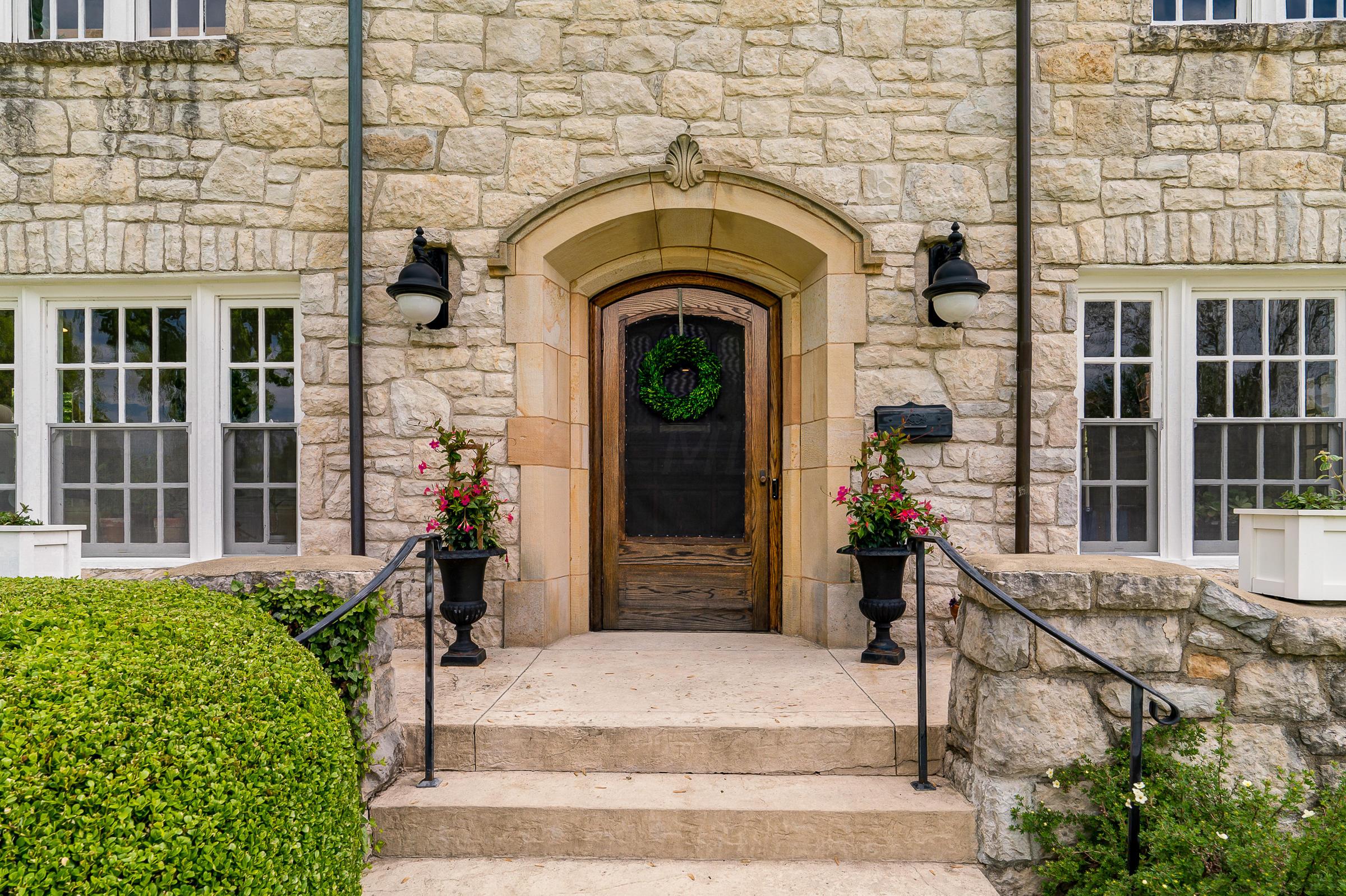 2074 Yorkshire Road Upper Arlington, OH 43221 - Photo 7 of 50