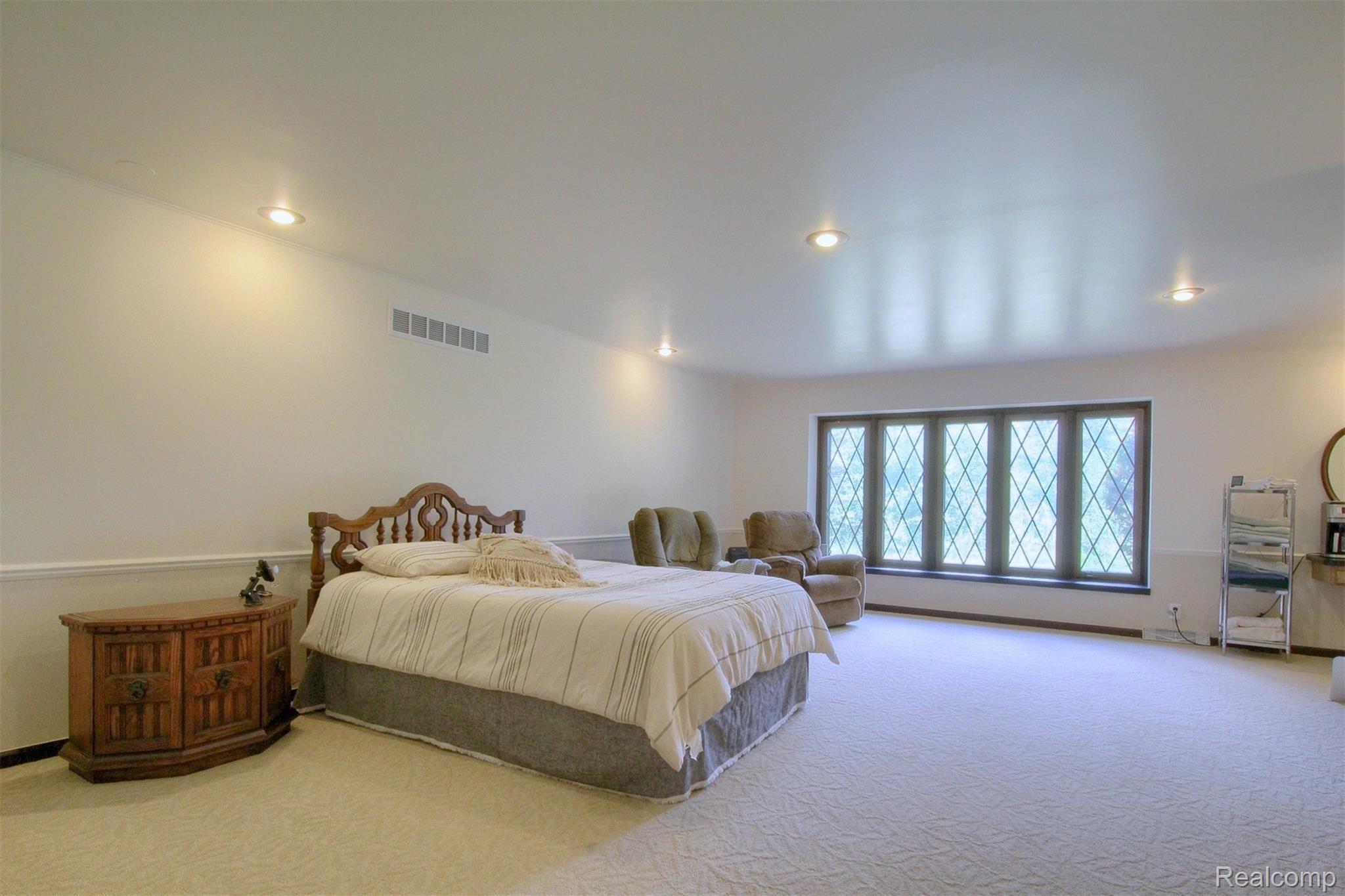 33110 King Road New Boston, MI 48164 - Photo 19 of 31 19-Master-Bedroom.jpg