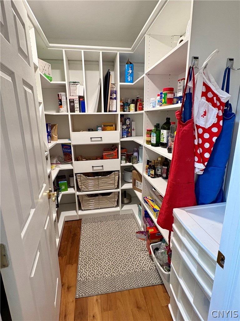 7892 East Ridge Pointe Drive Manlius, NY 13066 - Photo 11 of 46 Fabuloous walk-in pantry - another California Closet install.