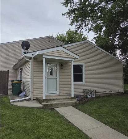 $130,000 | 1531 East Stonehenge Drive, Unit 1531, Sycamore, IL 60178