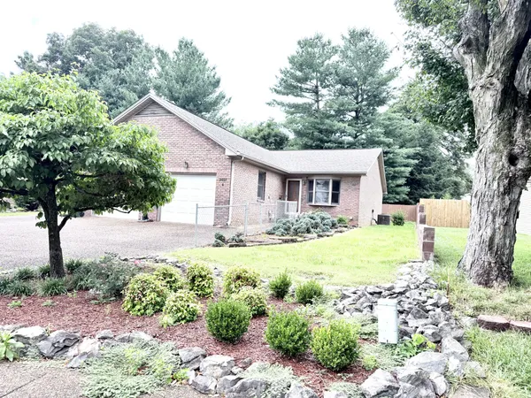 $225,000 | 2607 Cayce Meade Drive, Unit 6, Hopkinsville, KY 42240