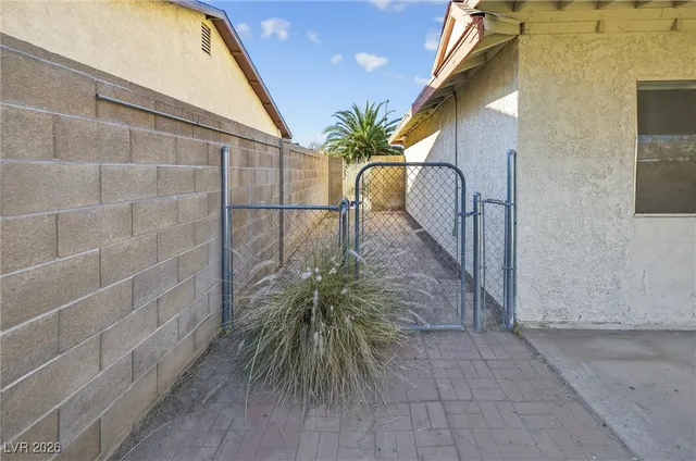 $392,500 | 713 Strawberry Place, Henderson, NV 89002