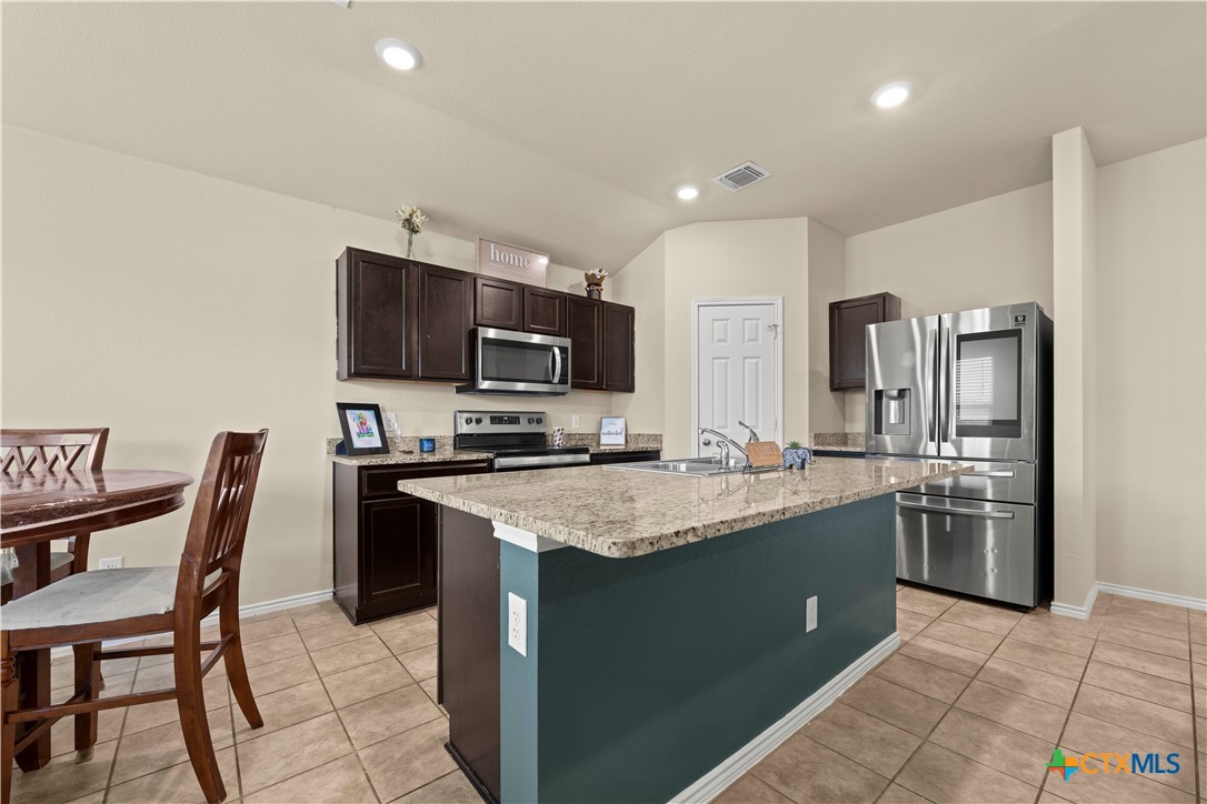 6115 Sally Ride Lane Killeen, TX 76543 - Photo 8 of 32