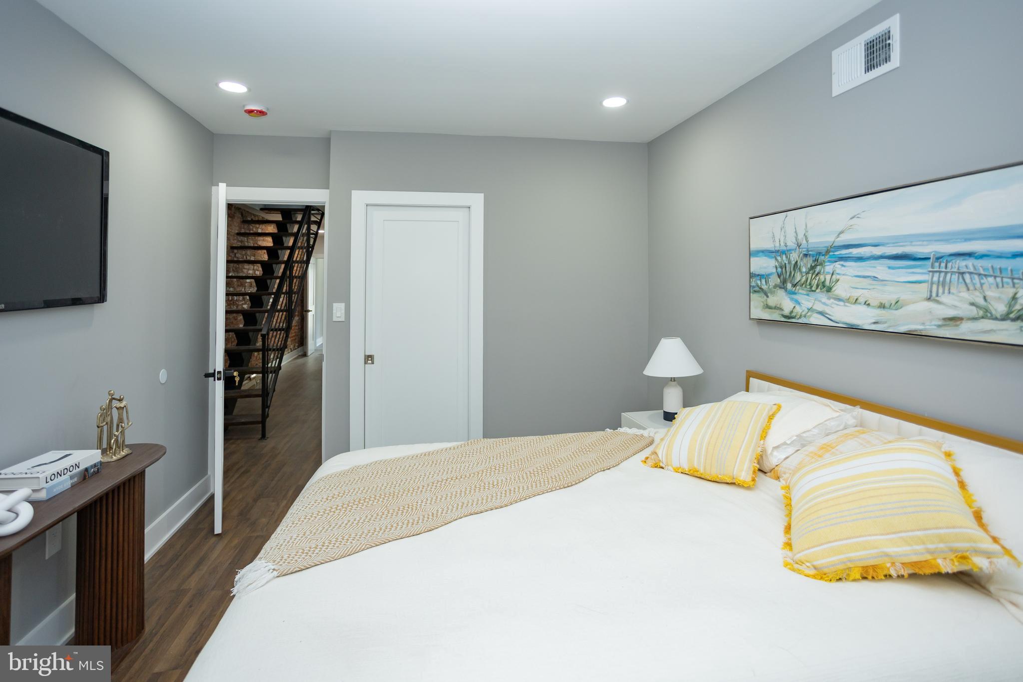 429 Tasker Street Philadelphia, PA 19148 - Photo 34 of 44 Bedroom