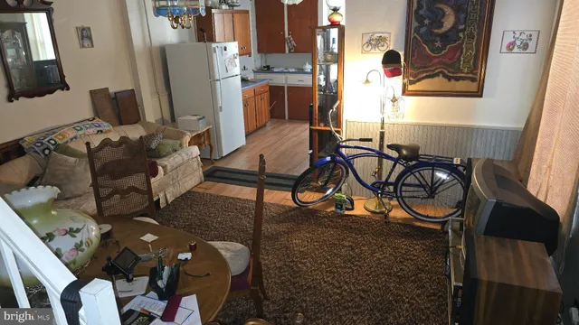 a view of a workspace with furniture