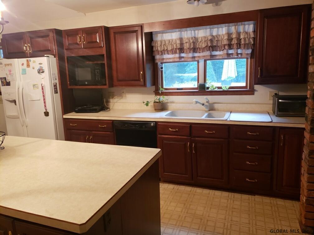 2552 Fawn Ridge Schodack, NY 12033 - Photo 4 of 23 Photo 4
