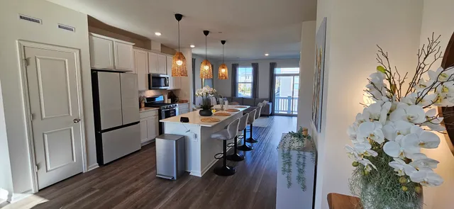 $460,000 | 2227 Glacier Street, Mundelein, IL 60060