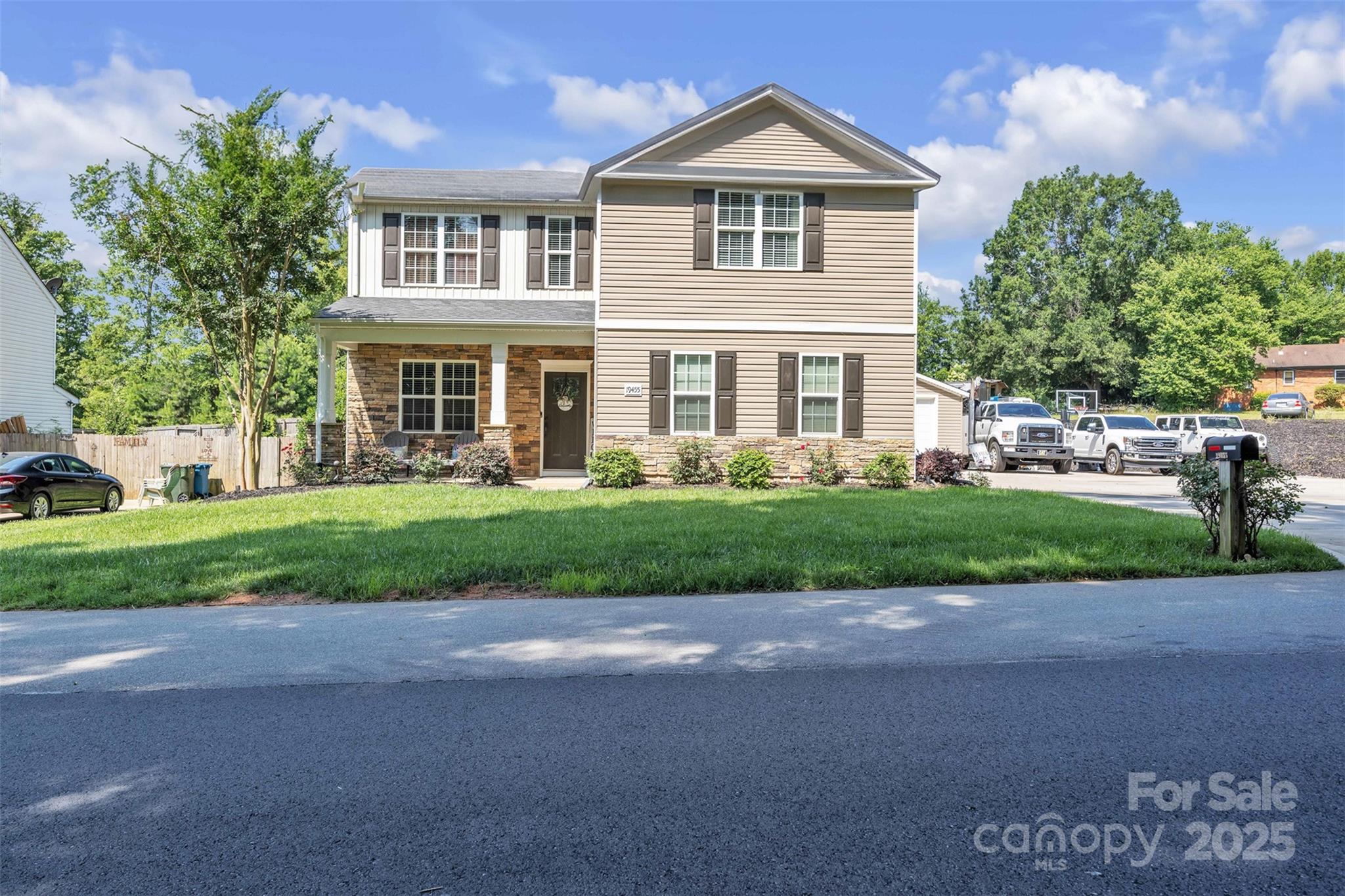 19455 Smith Circle Cornelius, NC 28031 - Photo 2 of 24 a front view of a house with garden