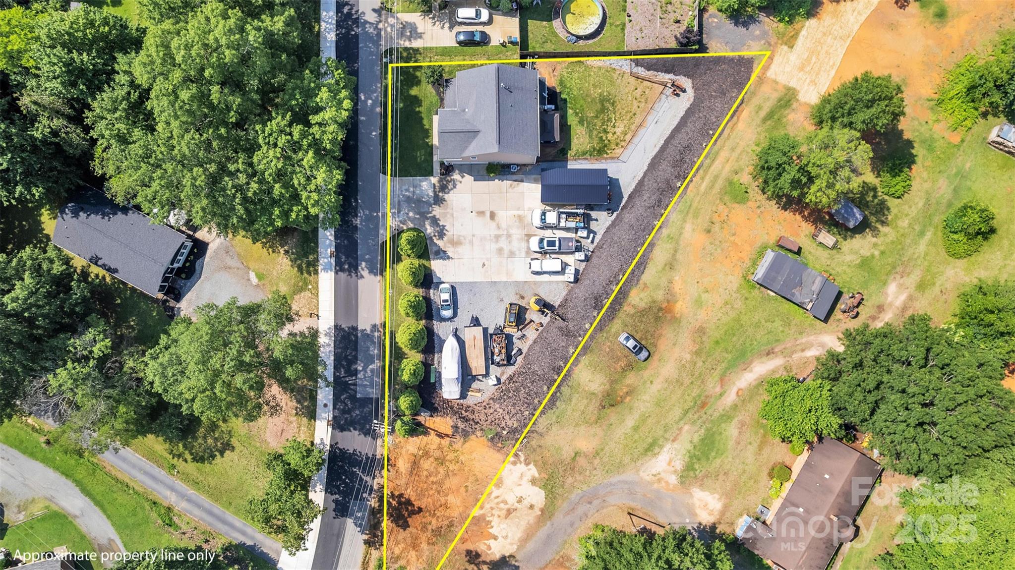 19455 Smith Circle Cornelius, NC 28031 - Photo 24 of 24 an aerial view of houses with yard