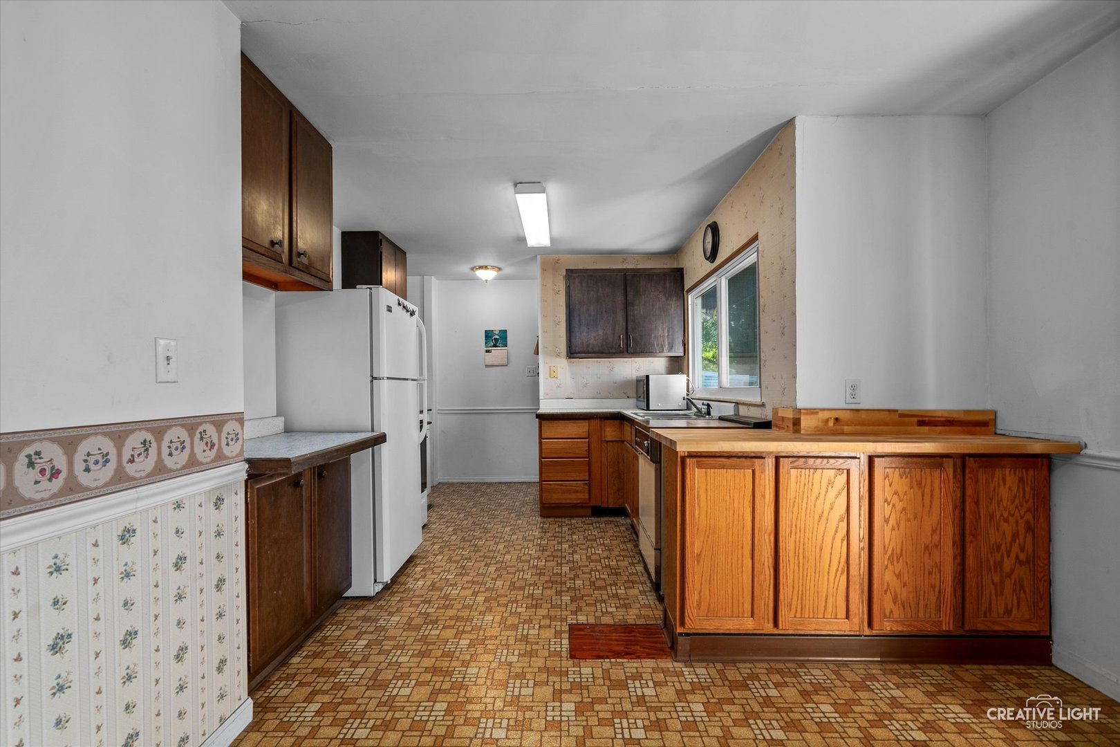 910 Southbridge Drive Aurora, IL 60506 - Photo 7 of 24 a large kitchen with stainless steel appliances granite countertop a stove a sink dishwasher and cabinets