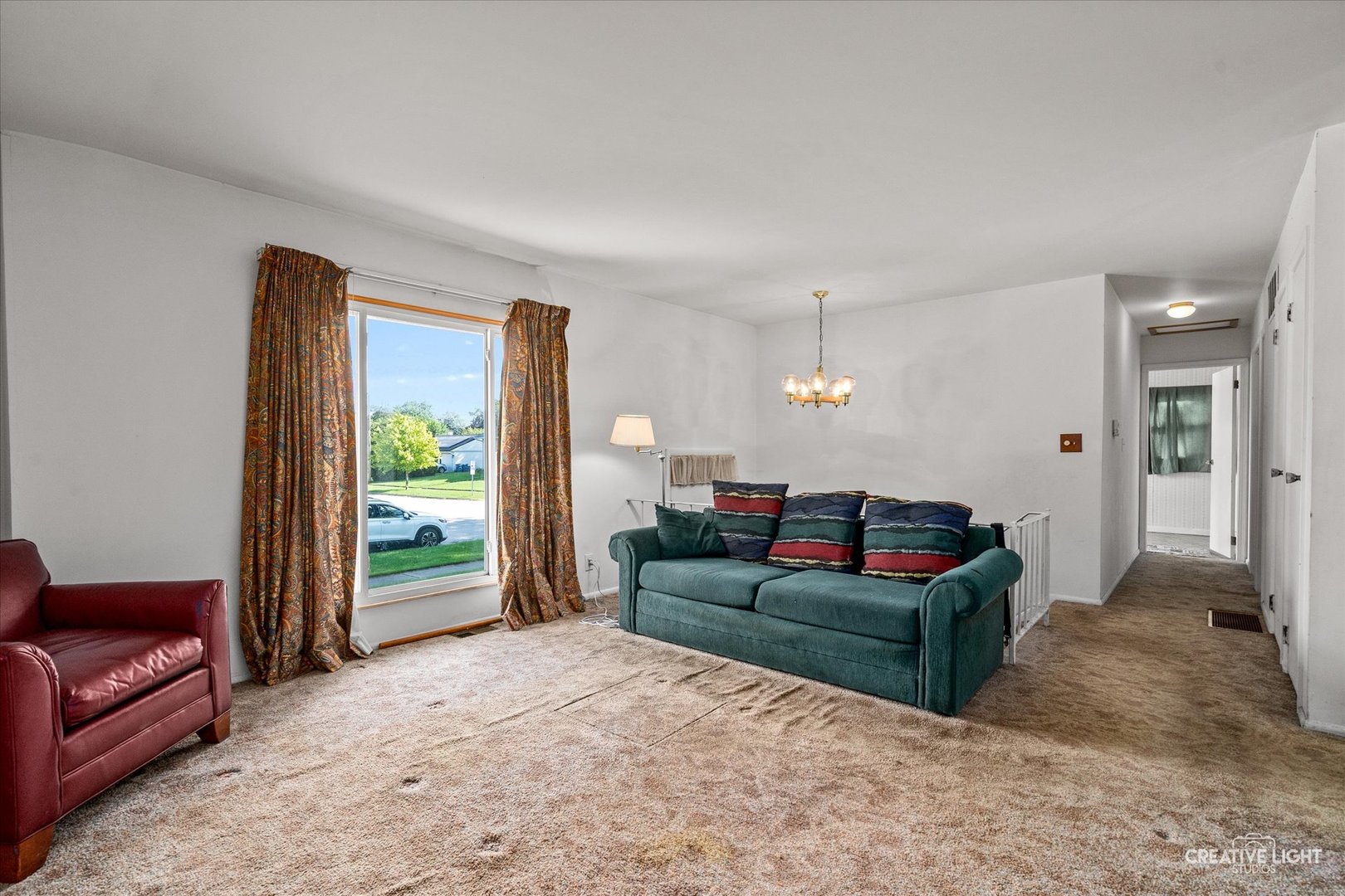 910 Southbridge Drive Aurora, IL 60506 - Photo 9 of 24 a living room with furniture and a window