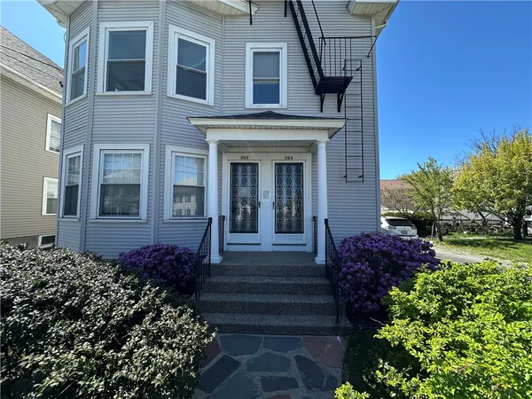 $2,400 | 904 York Avenue, Unit 1, Pawtucket, RI 02861