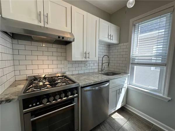 $2,400 | 904 York Avenue, Unit 1, Pawtucket, RI 02861