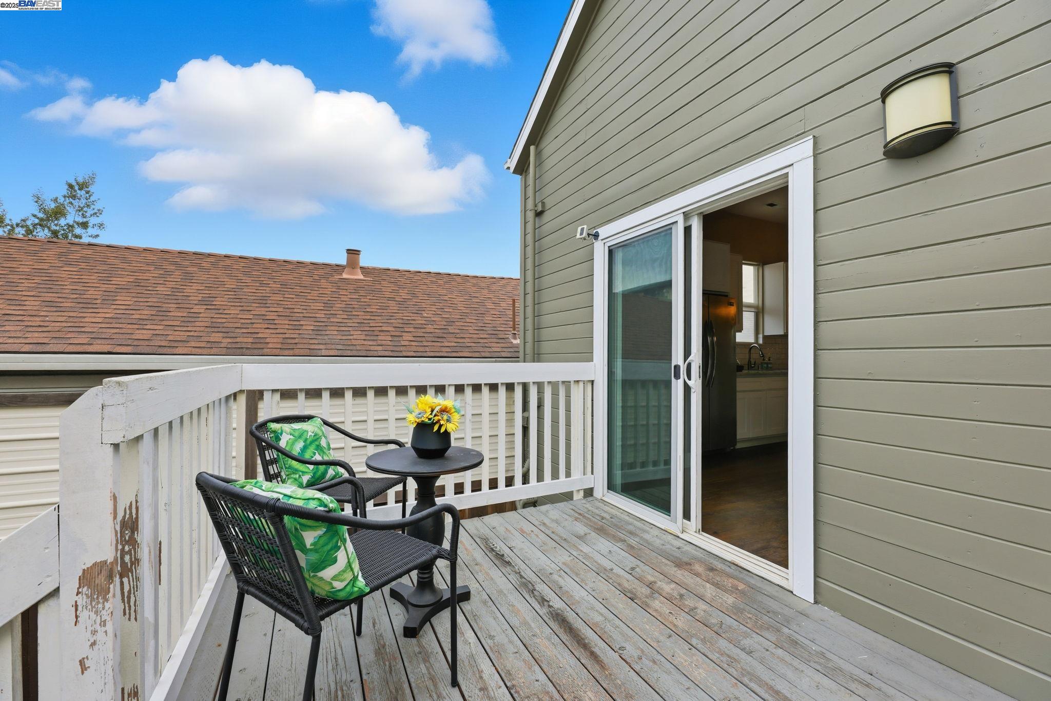 2417 Linden Street Oakland, CA 94607 - Photo 36 of 41 a view of balcony with furniture