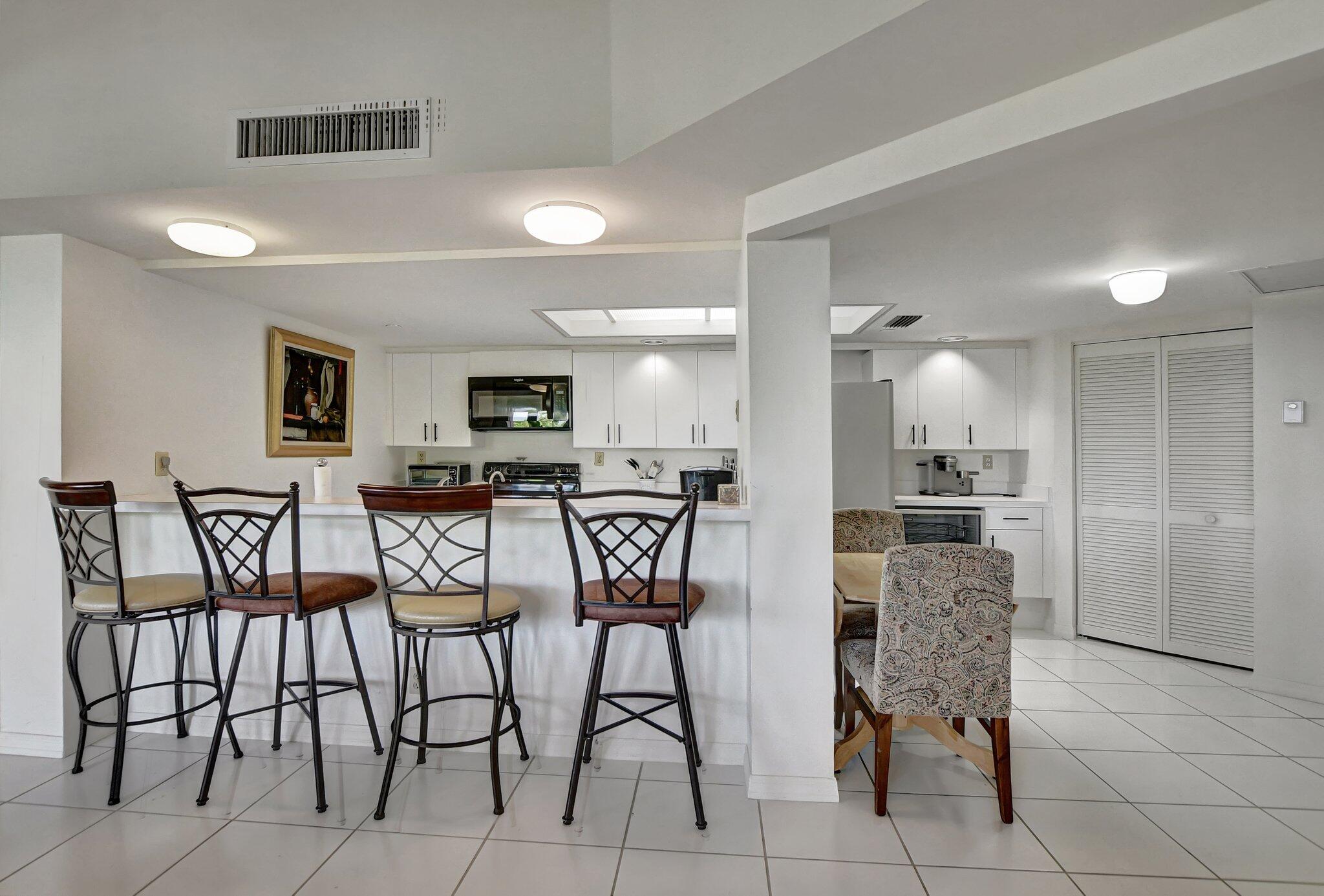 100 Southeast 5th Avenue, Unit 504 Boca Raton, FL 33432 - Photo 13 of 53 Kitchen bar stools