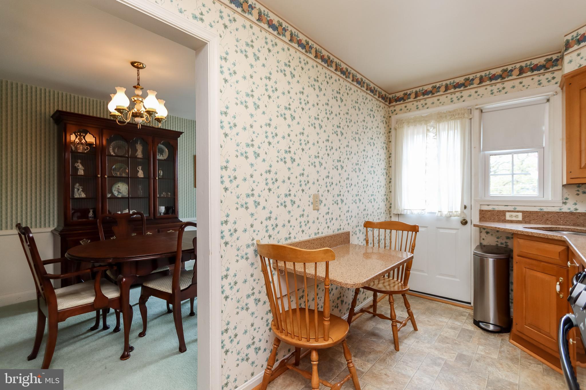 1631 Hardwick Road Baltimore, MD 21286 - Photo 16 of 46 Granite table top with seating for two.