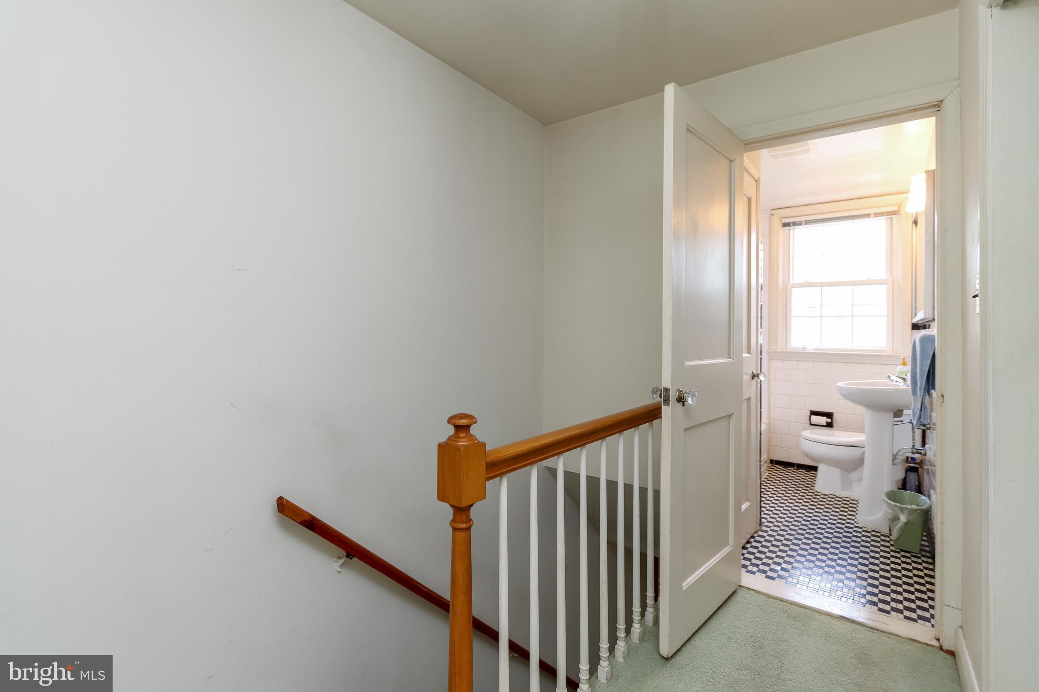 1631 Hardwick Road Baltimore, MD 21286 - Photo 33 of 46 Upper Level hallway