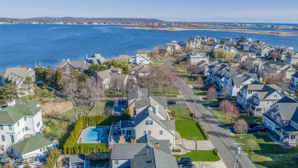 $2,899,999 | 52 Navesink Drive, Monmouth Beach, NJ 07750