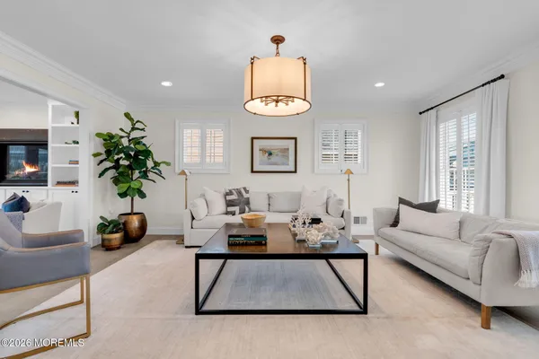 $2,899,999 | 52 Navesink Drive, Monmouth Beach, NJ 07750