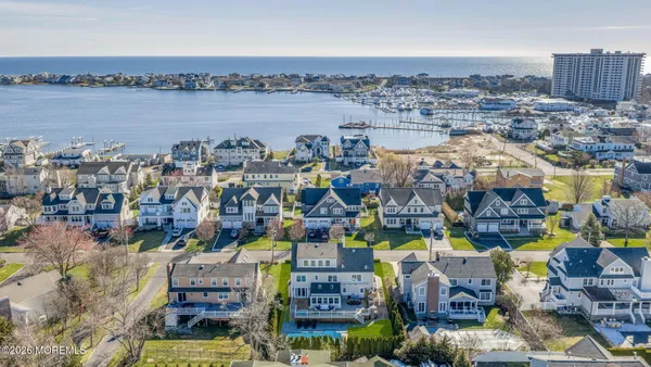 $2,899,999 | 52 Navesink Drive, Monmouth Beach, NJ 07750