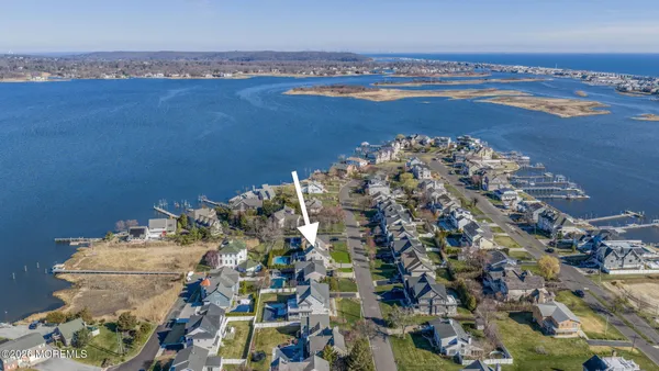 $2,899,999 | 52 Navesink Drive, Monmouth Beach, NJ 07750