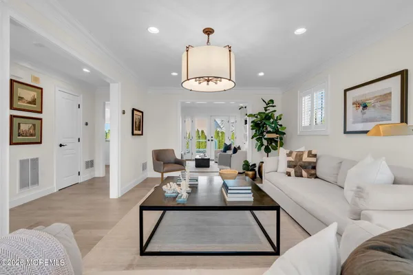 $2,899,999 | 52 Navesink Drive, Monmouth Beach, NJ 07750