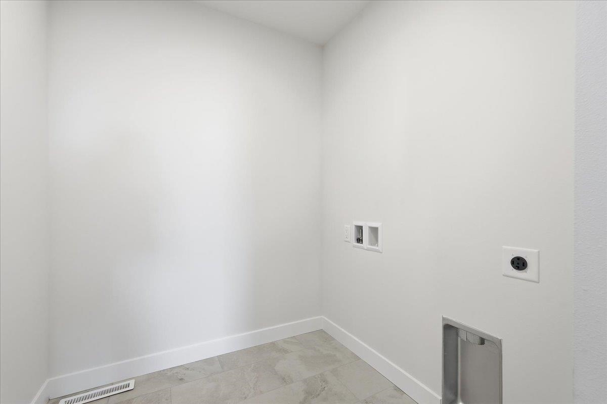 992 Bell Arlington, WI 53911 - Photo 26 of 42