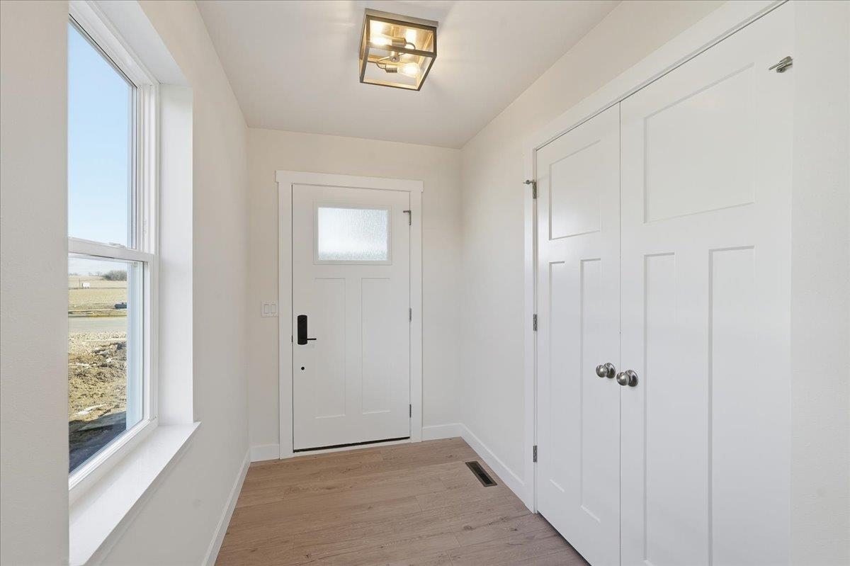 992 Bell Arlington, WI 53911 - Photo 3 of 42