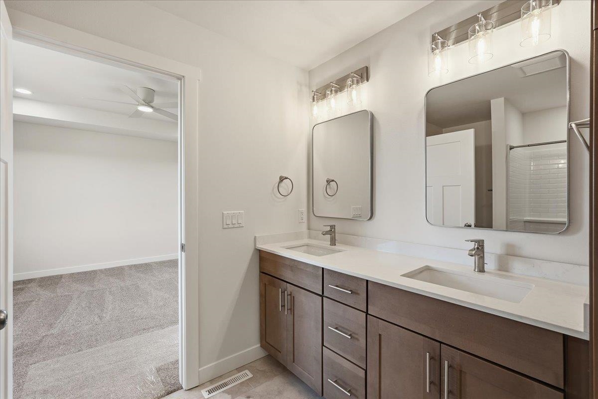 992 Bell Arlington, WI 53911 - Photo 34 of 42