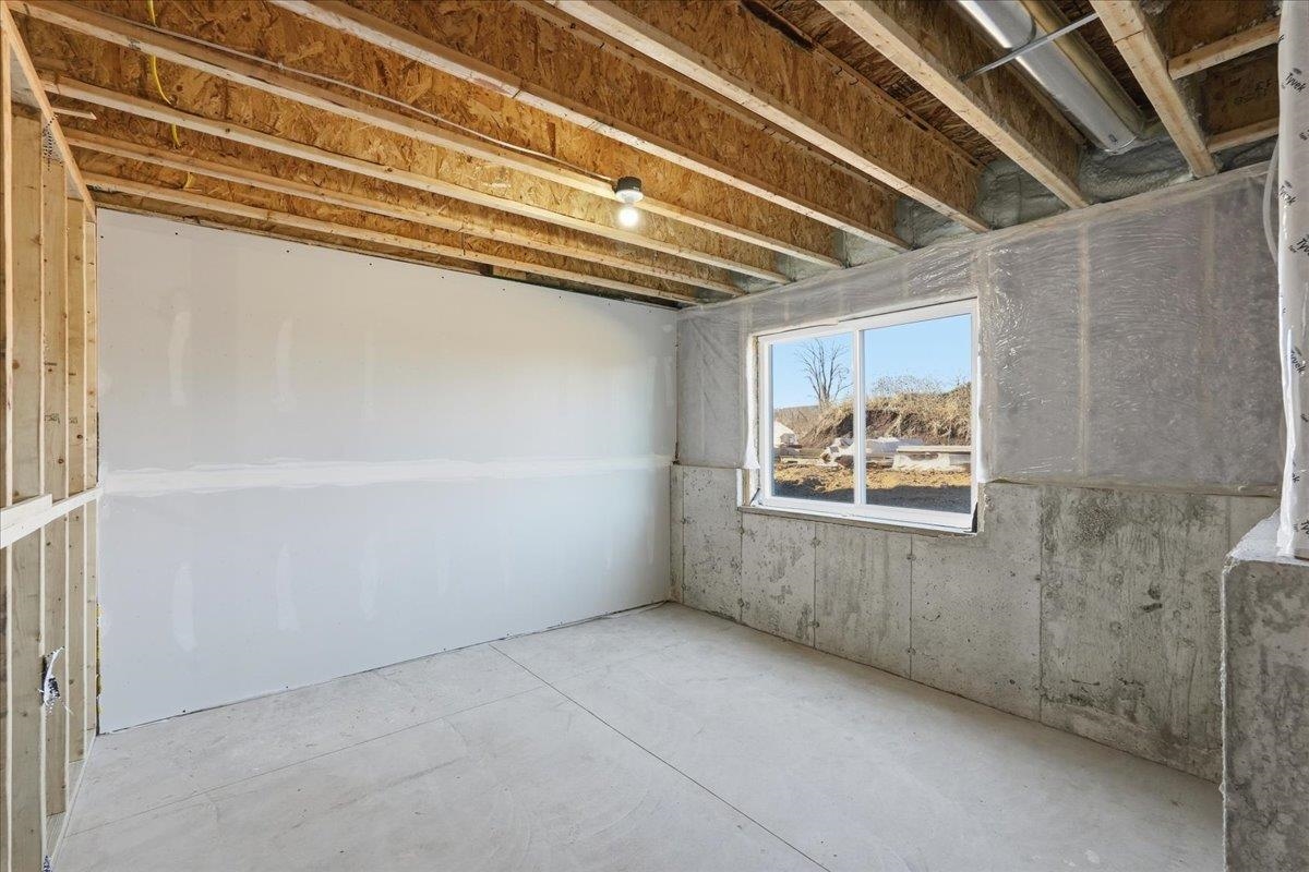 992 Bell Arlington, WI 53911 - Photo 36 of 42