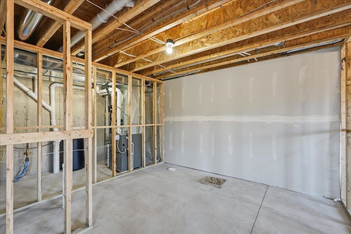 992 Bell Arlington, WI 53911 - Photo 37 of 42