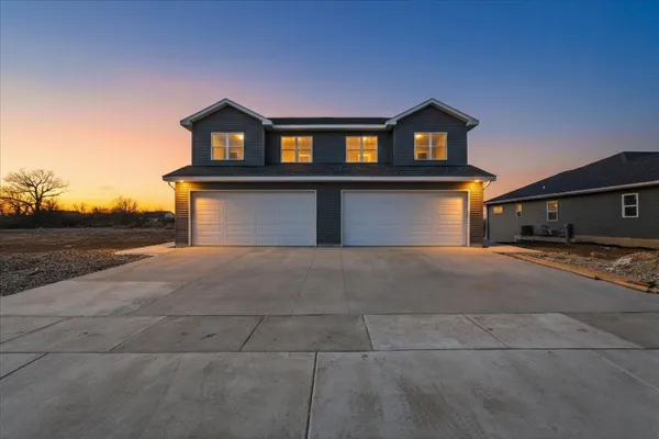 $480,000 | 992 Bell, Arlington, WI 53911