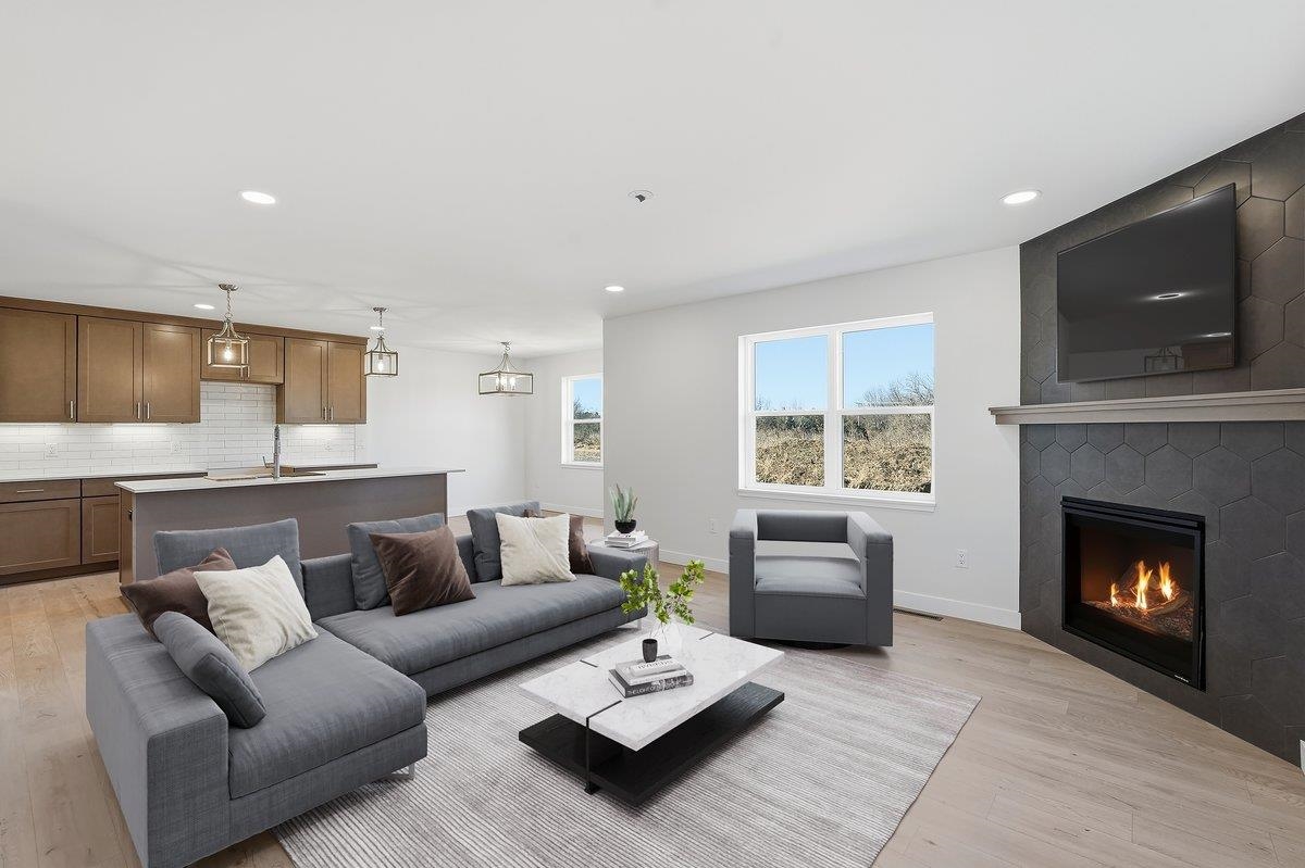 992 Bell Arlington, WI 53911 - Photo 4 of 42