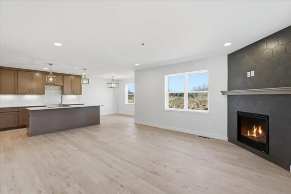 $480,000 | 992 Bell, Arlington, WI 53911