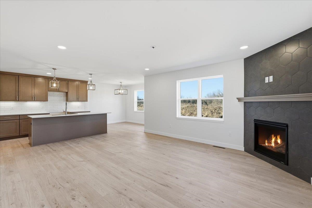 992 Bell Arlington, WI 53911 - Photo 5 of 42