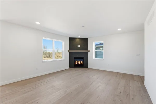 $480,000 | 992 Bell, Arlington, WI 53911