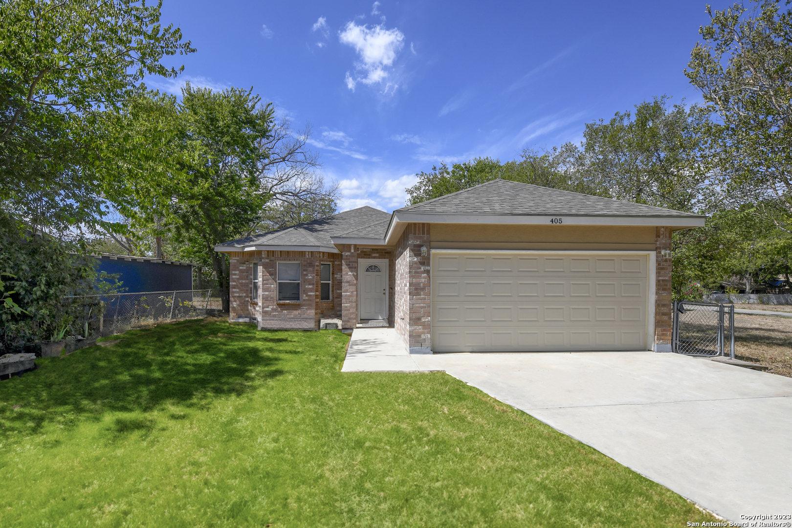 405 West Wright Boulevard Universal City, TX 78148 - Photo 1 of 1