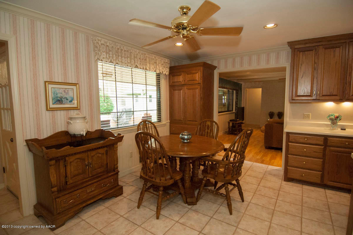 6210 Dreyfuss Road Amarillo, TX 79106 - Photo 12 of 44 BREAKFAST NOOK VIEW 2