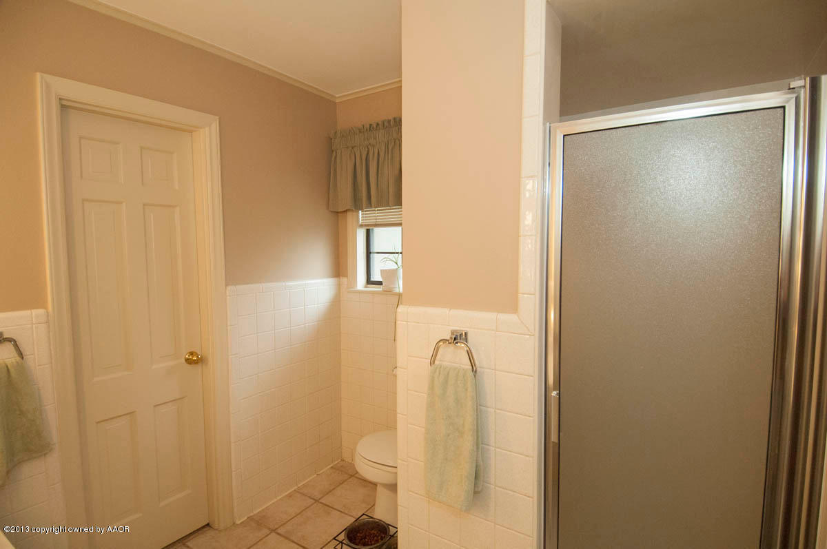 6210 Dreyfuss Road Amarillo, TX 79106 - Photo 30 of 44 BATHROOM 3 VIEW 2
