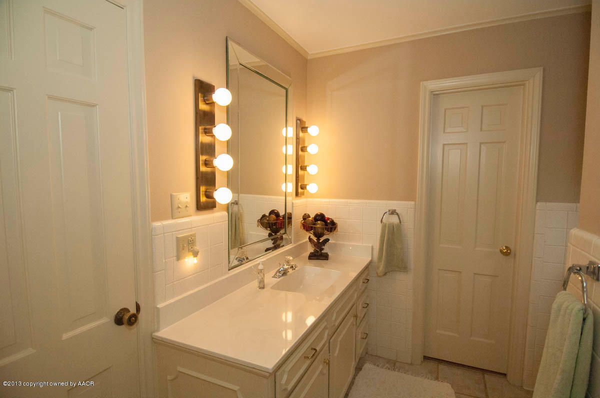 6210 Dreyfuss Road Amarillo, TX 79106 - Photo 31 of 44 BATHROOM 3 VIEW 1