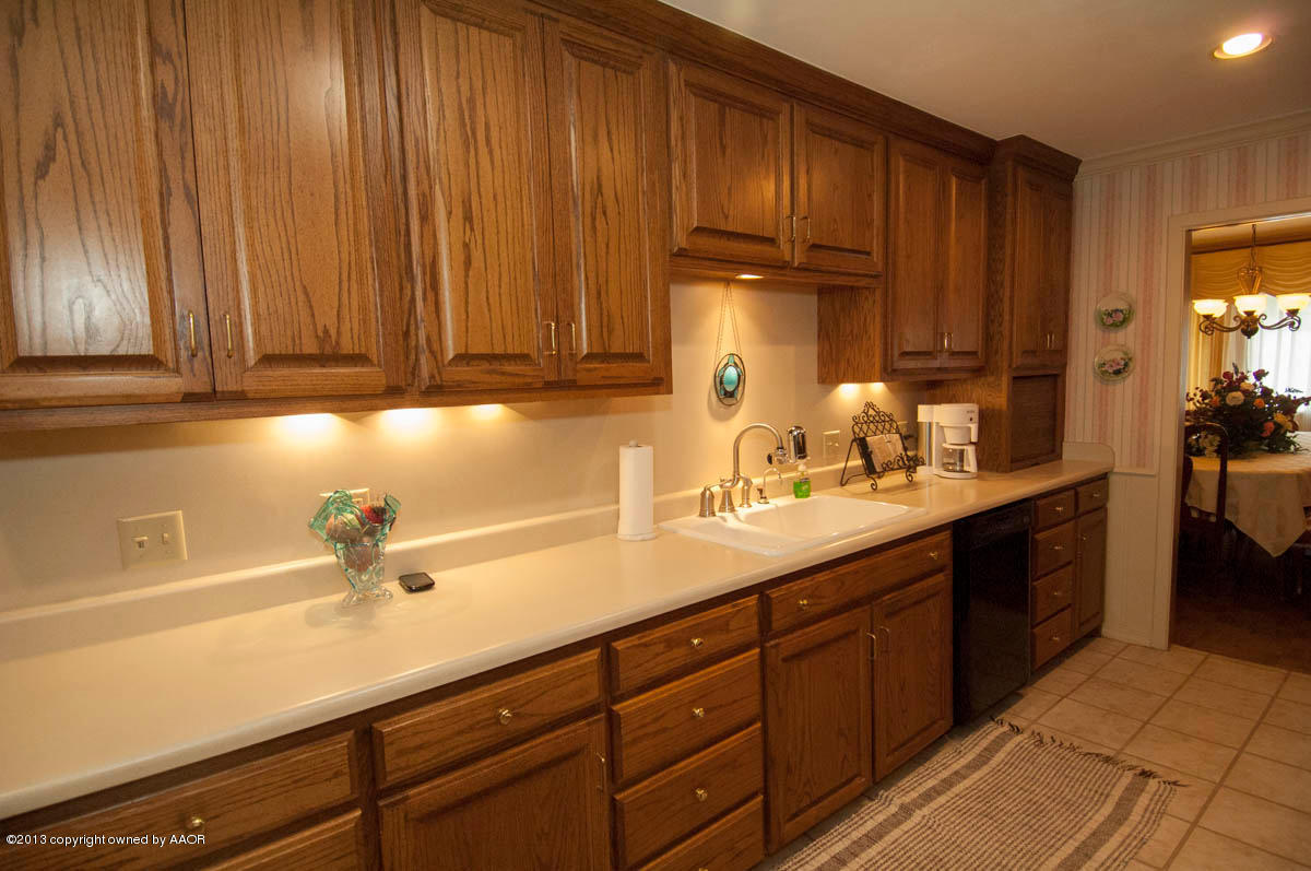 6210 Dreyfuss Road Amarillo, TX 79106 - Photo 9 of 44 KITCHEN VIEW 2