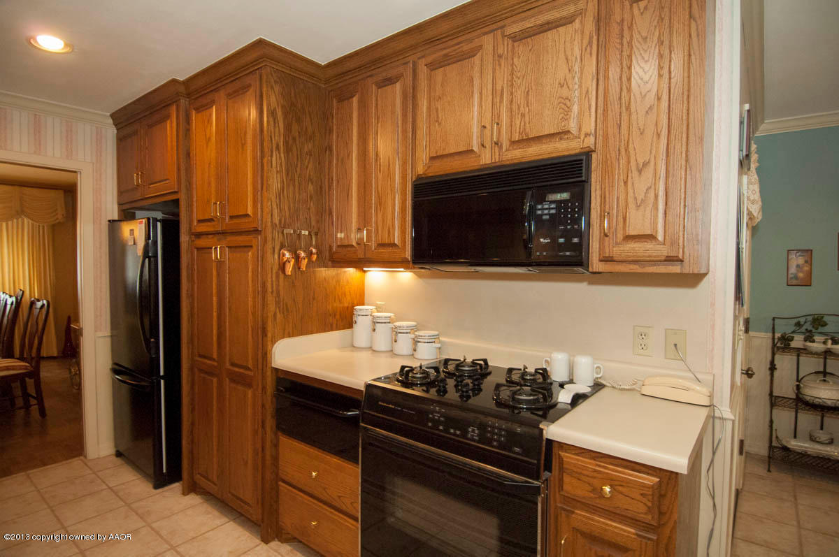 6210 Dreyfuss Road Amarillo, TX 79106 - Photo 10 of 44 KITCHEN VIEW 3