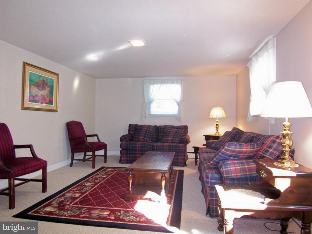 129 Whitney Road Lancaster, PA 17603 - Photo 14 of 18 Gallery Image 14