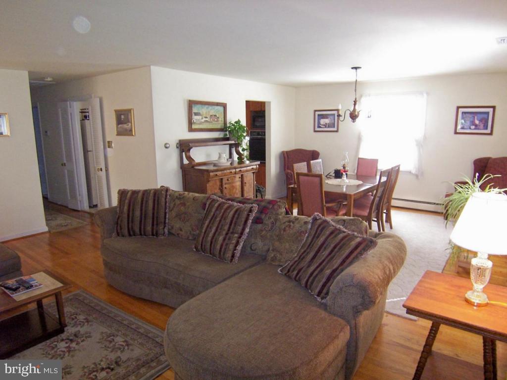 129 Whitney Road Lancaster, PA 17603 - Photo 2 of 18 Gallery Image 2