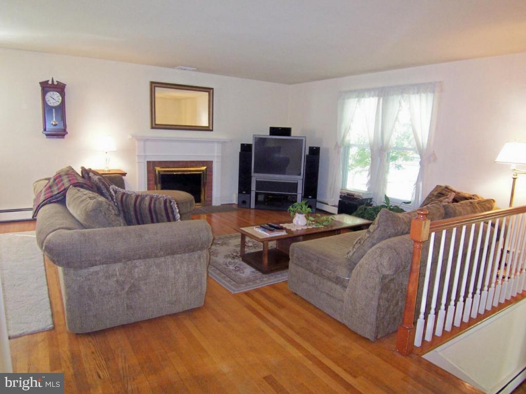 129 Whitney Road Lancaster, PA 17603 - Photo 3 of 18 Gallery Image 3
