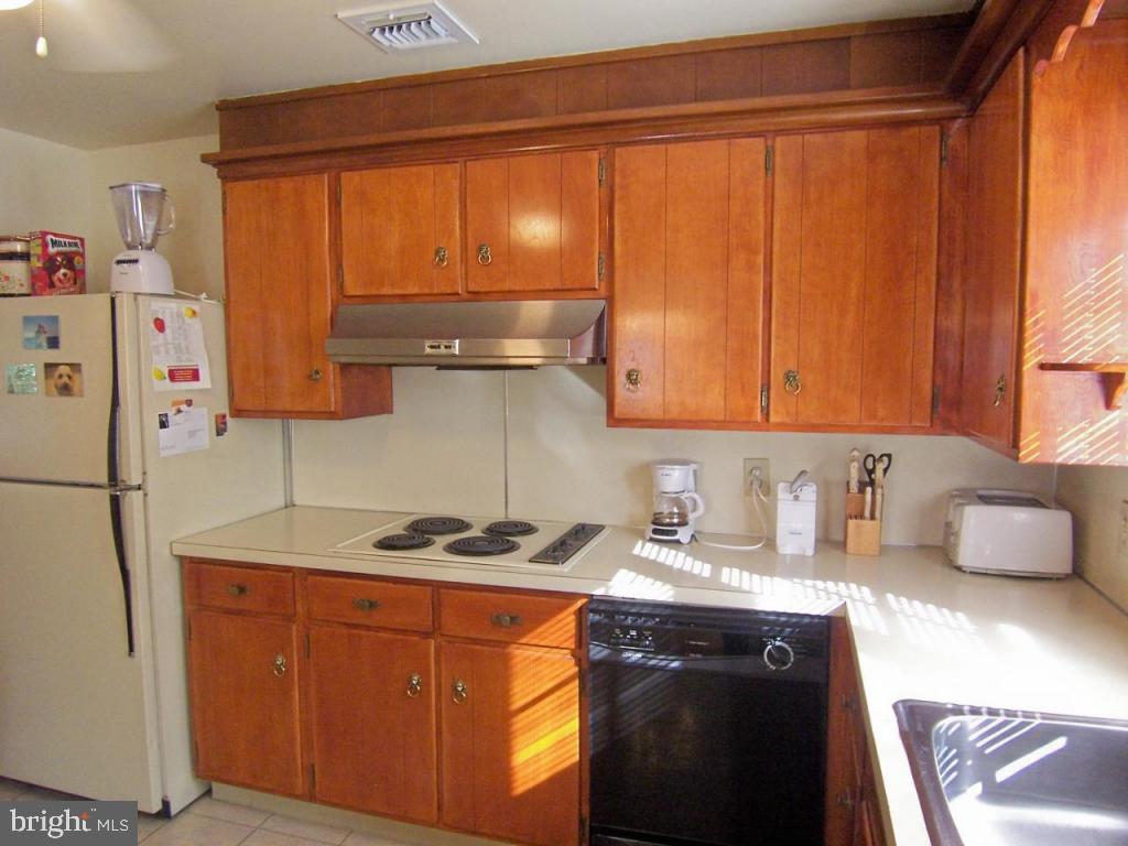 129 Whitney Road Lancaster, PA 17603 - Photo 6 of 18 Gallery Image 6