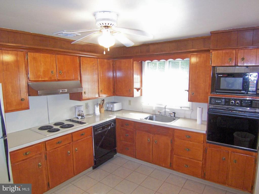 129 Whitney Road Lancaster, PA 17603 - Photo 8 of 18 Gallery Image 8